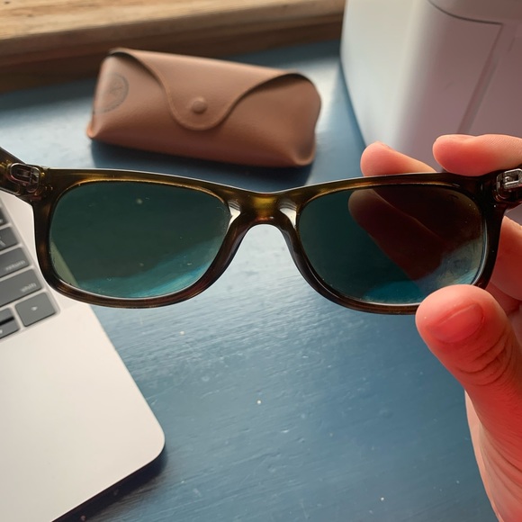 Ray-Ban new wayfarer polarized - Picture 4 of 6